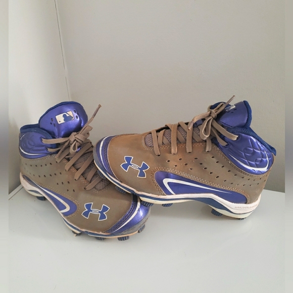 Boy’s Under Armour Baseball Cleats - Picture 1 of 16